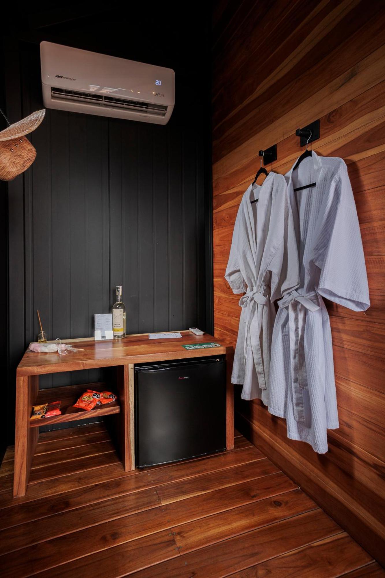 Hotel Coyote Alcocer ภายนอก รูปภาพ